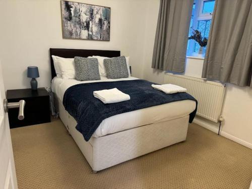 Atlantic Wharf Apartment | The Cozy Stay, Sleeps 6 , 2 Large Parking Spaces, Private Garden Walking Distance to Cardiff Bay and City Centre Pets Welcome
