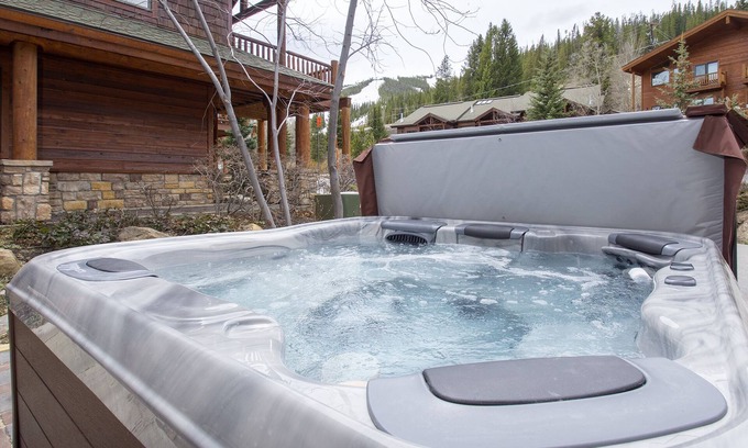 Old Town House | The Cozy Summit: Adventure + Hot Tub Escape