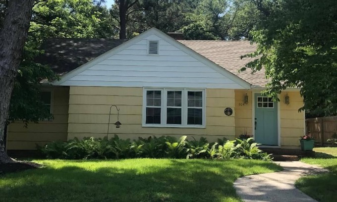 Salisbury House | The Cozy Yellow Cottage.