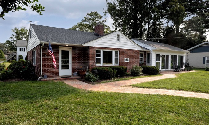 Algonquin Cottage | The Crabby Little Oyster Cottage in Cambridge MD