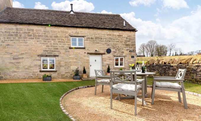 Nympsfield House | THE CREAMERY, family friendly, with open fire in Nailsworth