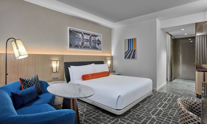 Fort Worth Cultural District Hotel | The Crescent Hotel | Premier King Room | Near Amon Carter Museum
