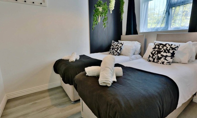 Croxley Green Apartment | The Crescent House by HKM Housing