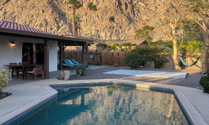 La Quinta House | The Crest: Mid-Century Couples Retreat- Pool & Mountain Views - 2 Beds #066151