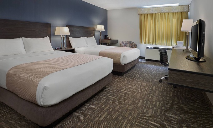 Hinton Hotel | The Crestwood Hotel