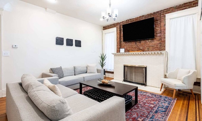 Highlands House | The Crimson Cottage in Highlands Neighborhood