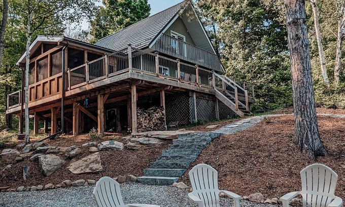 Hastings Highlands Cottage | The Croft- Cozy Lakefront Cottage, Swimming & View