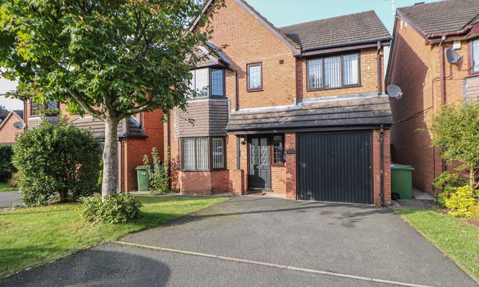 Forsbrook House | THE CROFT, NORTH STAFFORDSHIRE, pet friendly in Blythe Bridge