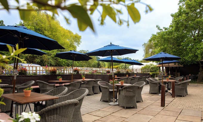 Romsey Hotel | The Cromwell Arms