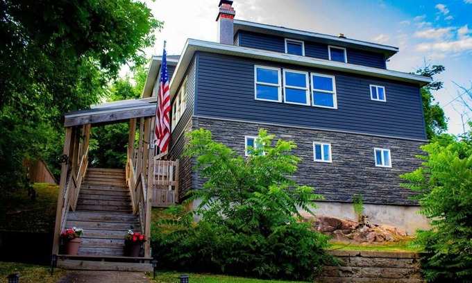 Alexandria Bay House | The Crossmon House