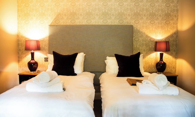 Penwood Hotel | The Crown & Garter