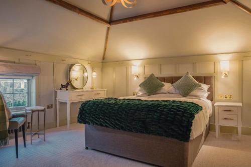 Slough Hotel | The Crown Inn at Burnham Beeches
