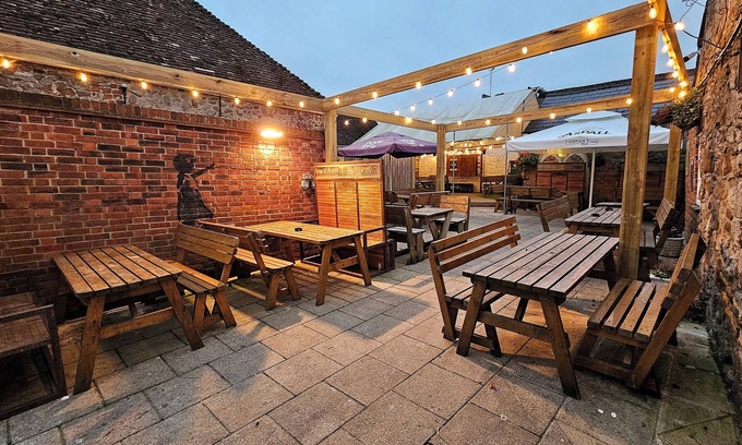 Axford Hotel | The Crown Inn