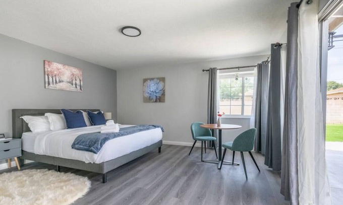 Chino House | The Crown Jewel Getaway: 4 King Chambers, 2 Luxe Baths, High-Speed Internet, Spacious Parking Haven, Fully Equipped Kitchen, and BBQ Utopia Beckons!