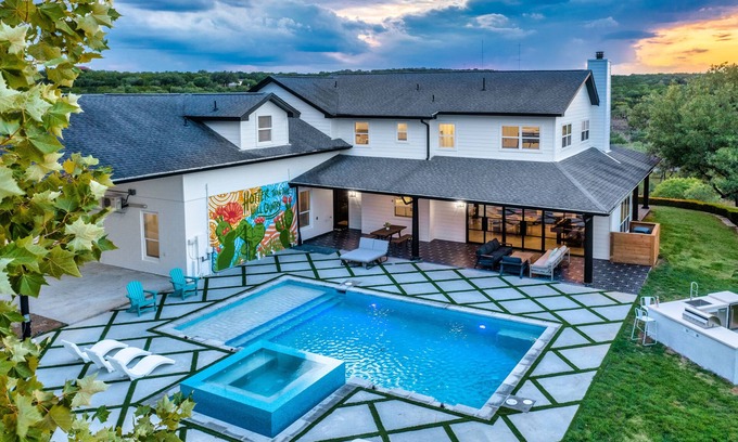 Austin House | The Crown Jewel/Venue/Pool/Sleep 40