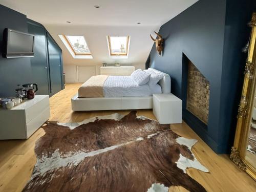 Canbury House | the crown loft ensuite luxury accomodation