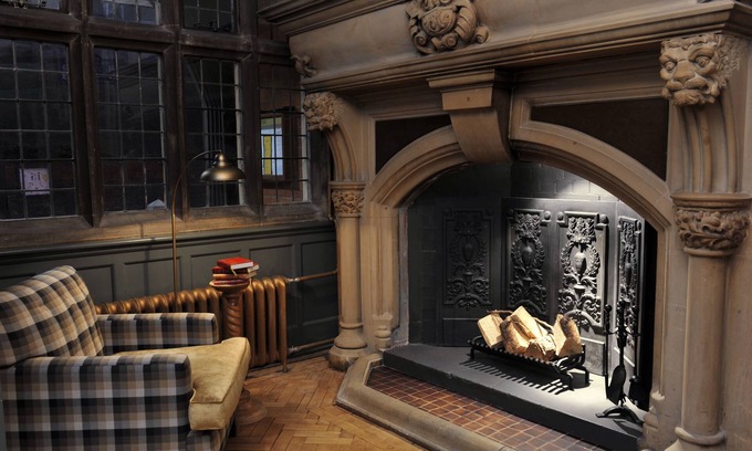 New Forest District Hotel | The Crown Manor House Hotel