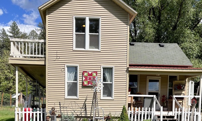 Chattaroy House | The Crow’s Nest