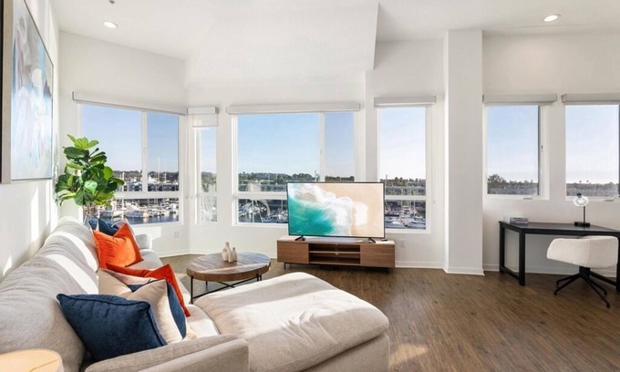 Marina del Rey Apartment | The Crystal 3 Level Penthouse - Marvelous Marina Views 2BR