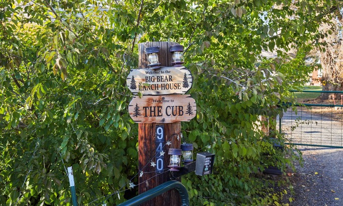 Yakima House | The Cub, Cozy Home on acreage - tranquil yet minutes from town.