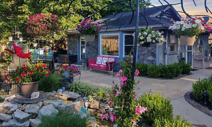 Springfield House | The Cunningham Cottage | King Bed & Garden