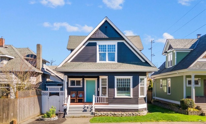 North End House | The Cushman House B: Unit B near 6th Ave UPS UW Ruston