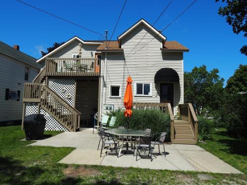 Frankfort Apartment | The Cute & Cozy - Upper Apt - Great Location!
