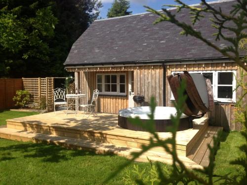 Loch Tay House | The Dairy Cottage, Loch Tay, Hot Tub and Garden