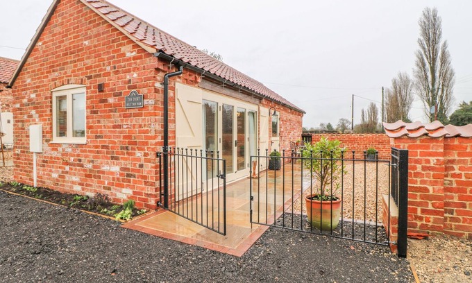Aubourn Cottage | THE DAIRY, pet friendly, with open fire in Lincoln
