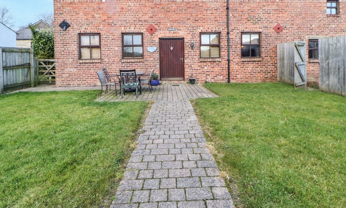 Coxhoe Cottage | THE DAIRY, pet friendly, with a garden in Coxhoe