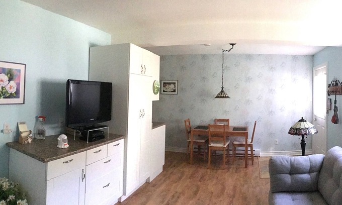 Vankleek Hill Apartment | THE DAISY HOUSE - Artist Retreat