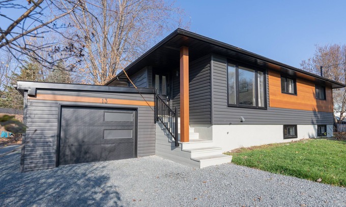Sudbury House | The Dale Bungalow by Minnow Lake.