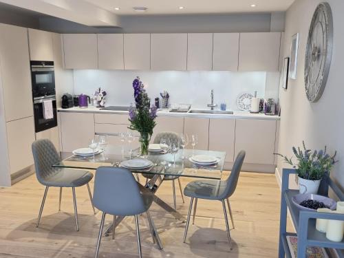 Bath City Centre Apartment | The Danbury, Lower Borough Walls