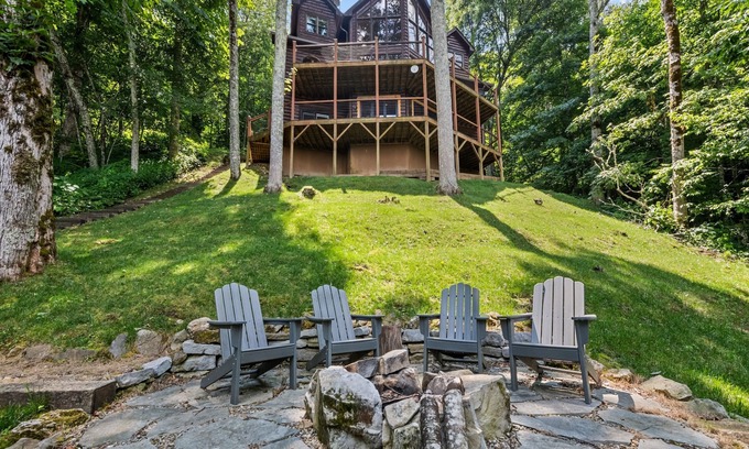 Waynesville Cabin | The Dancing Wolfs Lodge