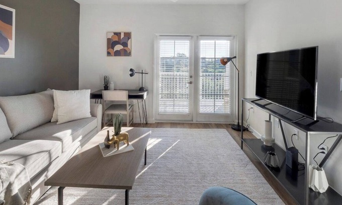 Charleston Apartment | The Daniel IV Vibe 8728