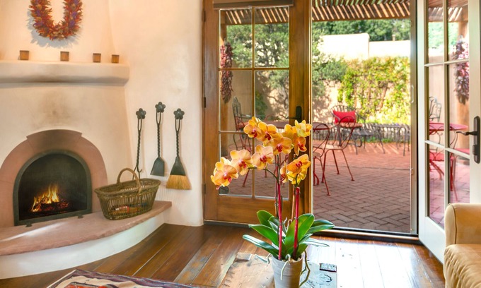 Historic Eastside House | The Darling of Palace Ave! Enchanting Garden, 2Blks to Plaza & Canyon Rd.