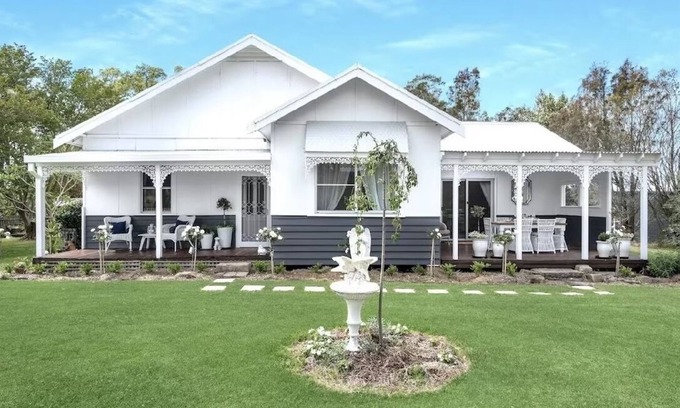 Jaspers Brush Bed & Breakfast | The Dawning Farmhouse