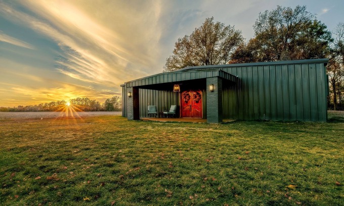 Philipp Cabin | The Delta Lodge - Greenwood, MS