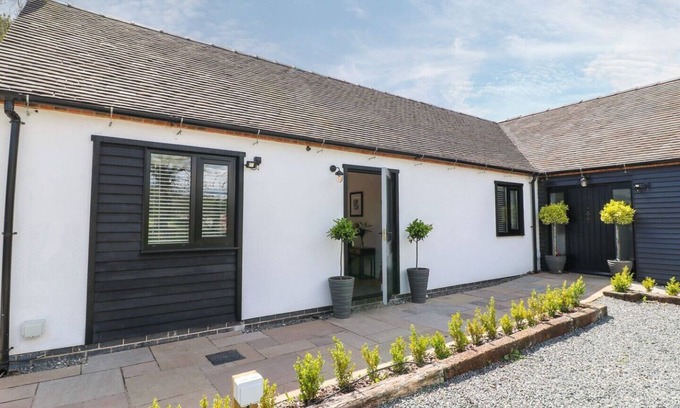 Fenny Bentley Cottage | The Den 5*, Private Hot Tub, Derbyshire Dales/Peak District.