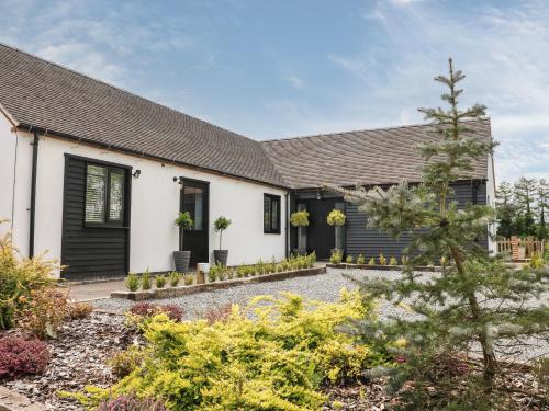 Calwich House | The Den, Bank Top Farm