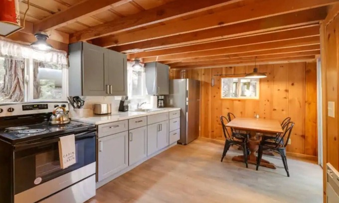 Long Barn Cabin | “The Den” Cabin Near PineCrest!