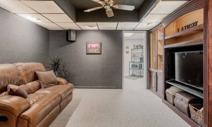 Buford House | The Den/PVT Basement/Media Room/Near Mall/Sleeps 5
