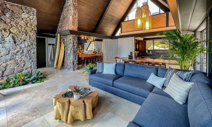 Kahala House | The Diamond House "Like diamonds in the sky."