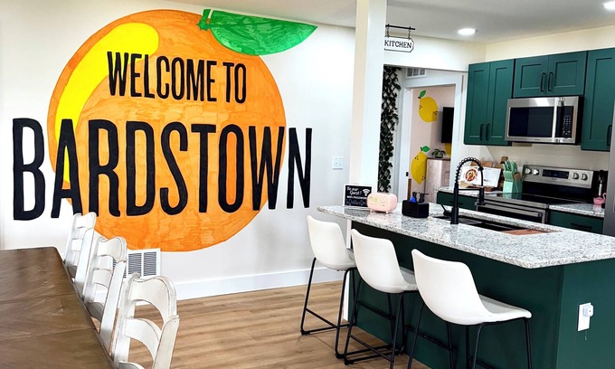 Bardstown House | The Distillers Den- Hottub, Gameroom, Barndo, IN BARDSTOWN