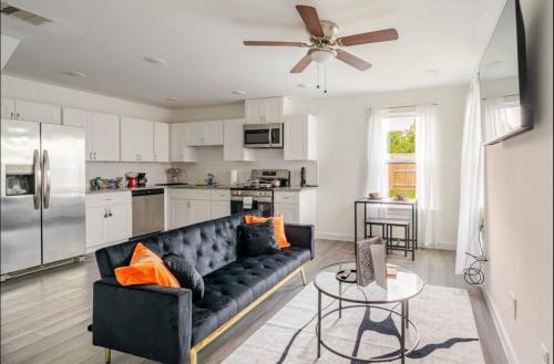 Northeast Houston House | The Divine 3 - Townhome with AC, WiFi in Beautiful Houston