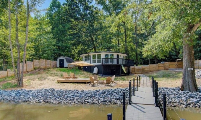 Southmont House | The Dodecagon Retreat on High Rock Lake