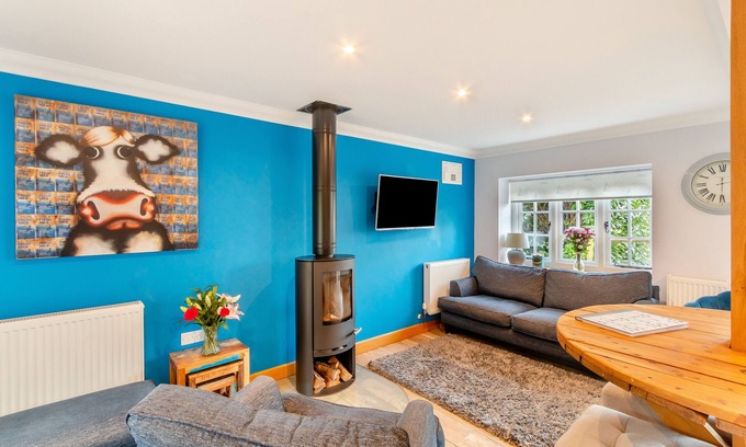 Hammerpot House | The Dog and Trout - Two Bedroom House, Sleeps 4
