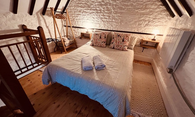 Mere Cottage | The Dog House, Mere - Dog Friendly Holiday Cottage in Wiltshire.
