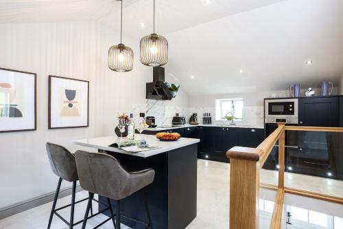 Middleton House | The Dog House with Hot Tub