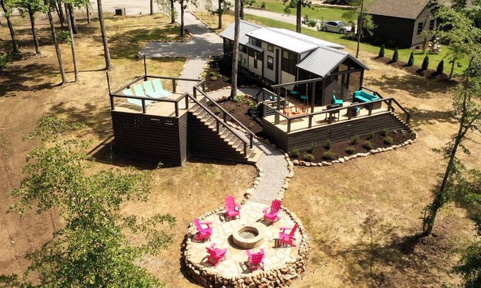 Tracy City Cabin | The Dolly House at The Retreat at Water's Edge